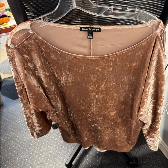 Cable & Gauge Tops - Cable and gauge velvet split sleeve top L // 101839